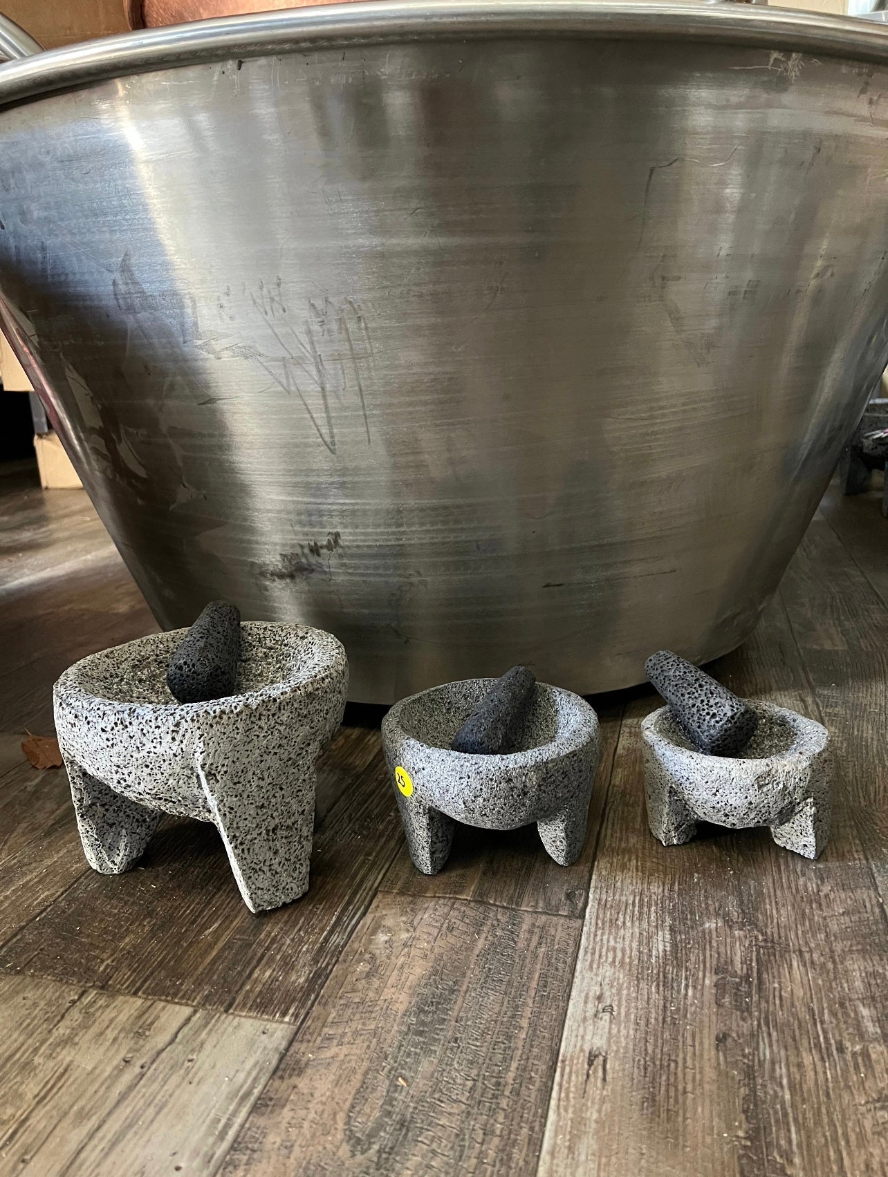 Molcajete Original 100% Lava Volcanic Stone Mortar and Pestle - Versatile Kitchen Tool for Grinding and Crushing Ingredients - Utensils